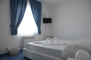 Blackout drapes, free WiFi, bed sheets