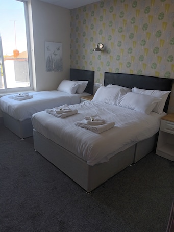 家庭房 | 办公桌、免费 WiFi、床单