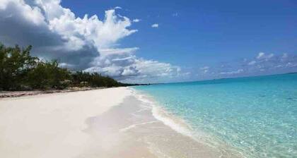 Stay aboard a 42ft yacht in Paradise