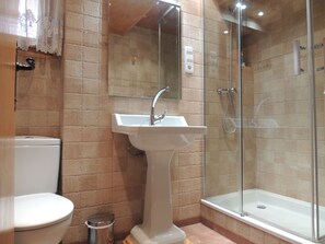 Apartment, 1 Bedroom | Bathroom | Shower, hair dryer, towels, soap