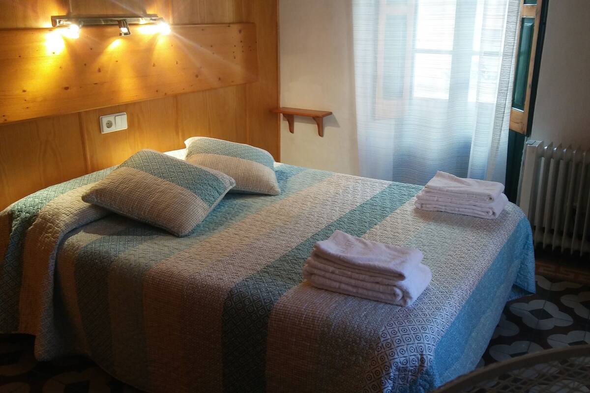 Apartment, 3 Bedrooms | Cribs/infant beds, rollaway beds, bed sheets