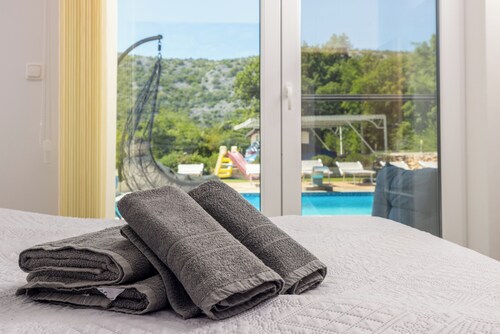 Villa Monte Adria 5 * for 8 + 2 pers.