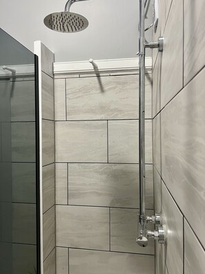 Shared bathroom - St Andrews House Hotel (Preston)