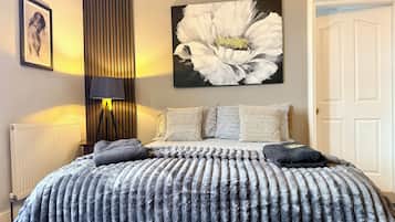 Thomas Andrew Suite | Individually decorated, individually furnished, free WiFi, bed sheets