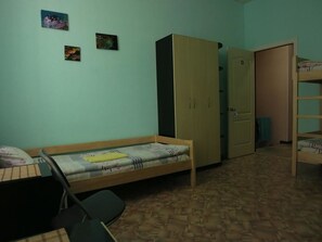 Dormitorio condiviso (4 beds mixed dormitory) | Ferro/asse da stiro, Wi-Fi gratuito, lenzuola