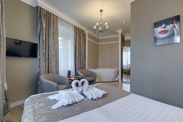 Kahden hengen premium-huone, poreamme | Yksilöllisesti sisustettu, yksilöllisesti kalustettu, pimennysverhot