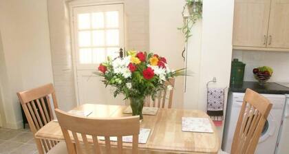 Falstaff Cottage - Sleeps up to 5 - Stratford upon Avon
