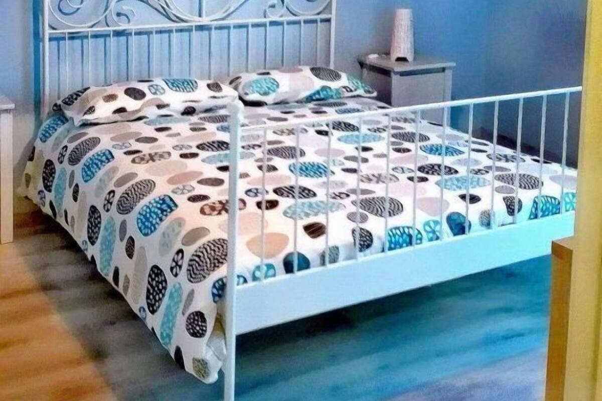 Deluxe Double Room | Laptop workspace, cribs (free), WiFi (free), bed sheets