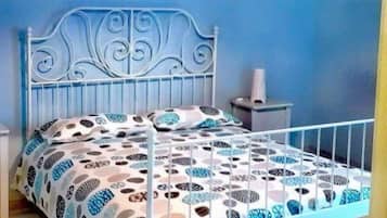 Deluxe Double Room | Laptop workspace, free cots/infant beds, free WiFi, bed sheets