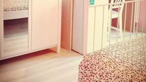 Laptop workspace, cribs (free), WiFi (free), bed sheets - Tra Menta e Meliga (Carignano)