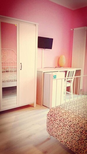 Laptop workspace, free cribs/infant beds, free WiFi, bed sheets - Tra Menta e Meliga (Carignano)