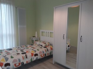 Eenpersoonskamer | Een laptopwerkplek, gratis babybedden, gratis wifi, beddengoed