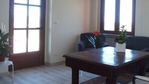 Interior - Tra Menta e Meliga (Carignano)