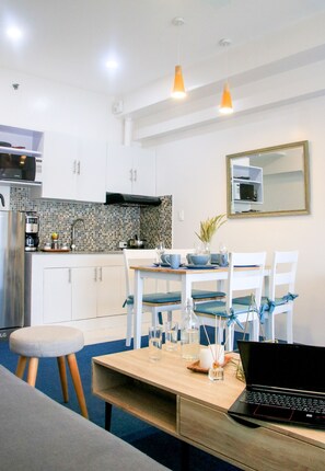 Classic Apartment | In-room dining