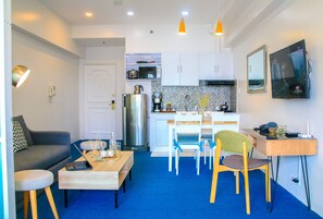 Classic Apartment | In-room dining