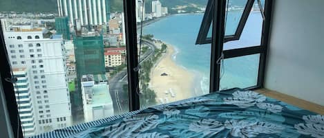 3 bedrooms, in-room safe, Internet, bed sheets