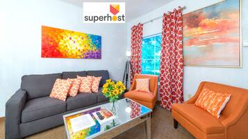 TV, pebolim, mesa de pingue-pongue