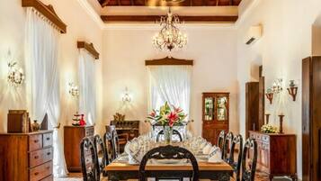 Free daily cooked-to-order breakfast