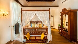 Deluxe Villa, 4 Bedrooms | Premium bedding, pillow-top beds, desk, laptop workspace