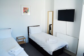 3 chambres, fer et planche à repasser, Wi-Fi, literie fournie