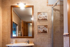 Bathroom - RURAL HOUSE LA CASTAÑONA (Buiza)