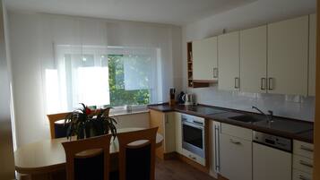 Kühlschrank, Herdplatte, Geschirrspüler