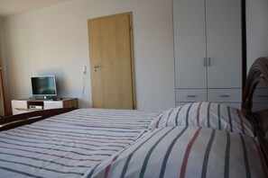 1 habitación, tabla de planchar con plancha, wifi y ropa de cama 