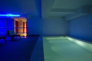 Piscine intérieure