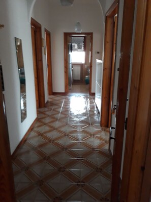 Interni