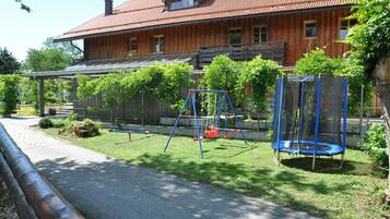 Children’s play area – outdoor