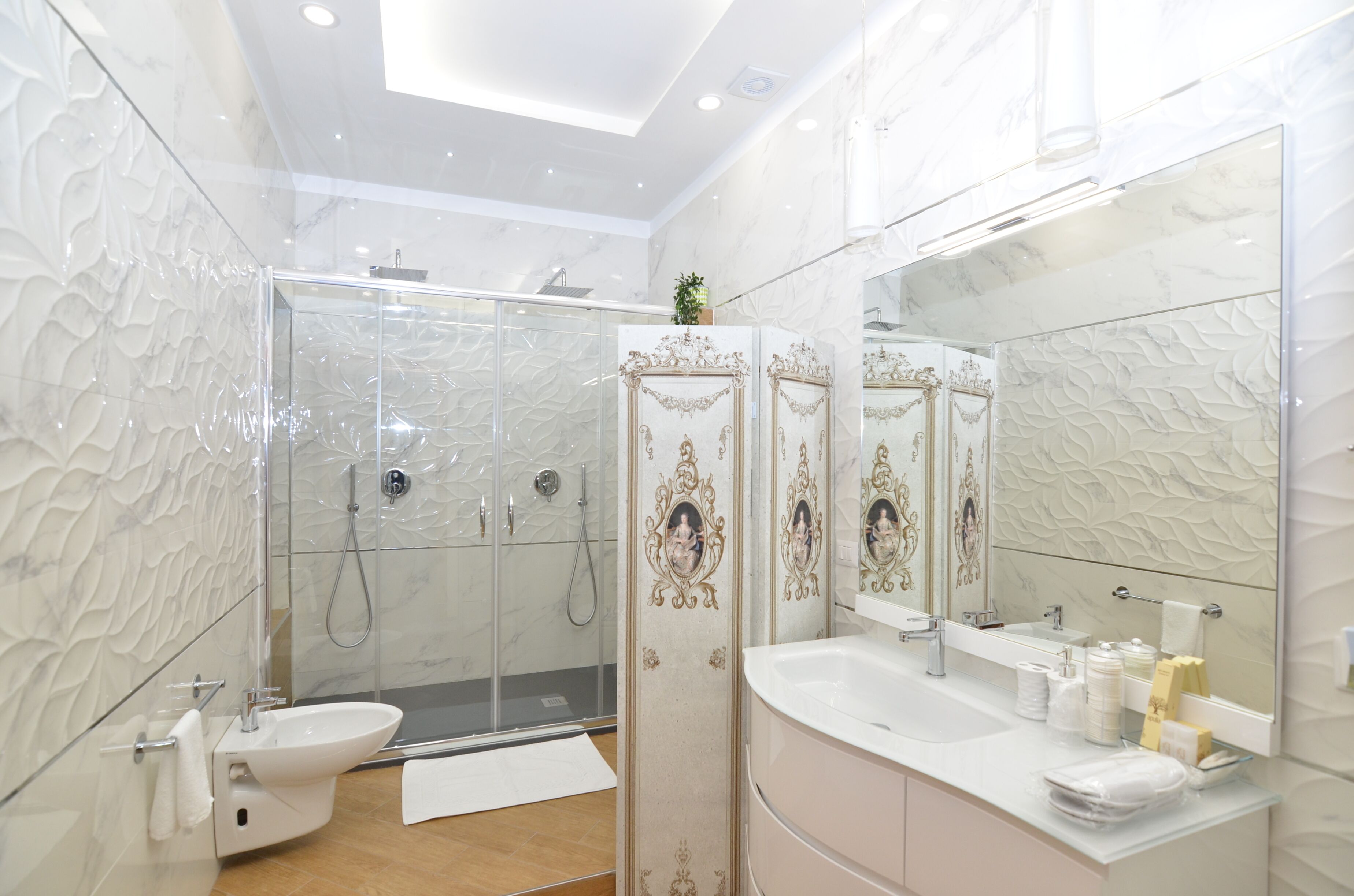 Doccia, asciugacapelli, bidet, asciugamani