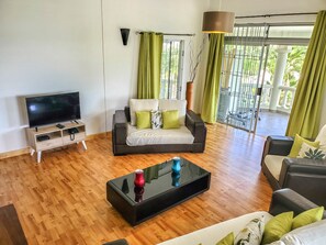 Curieuse | Living room | 32-inch Smart TV with satellite channels, TV - East View Self Catering (Mahé Island)