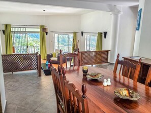 Curieuse | In-room dining - East View Self Catering (Mahé Island)