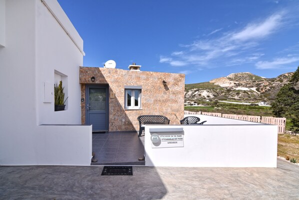 Vista frontal de la propiedad