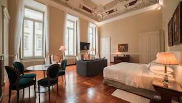 Quarto superluxo | Frigobar (abastecido com itens grátis), cofres nos quartos, escrivaninha