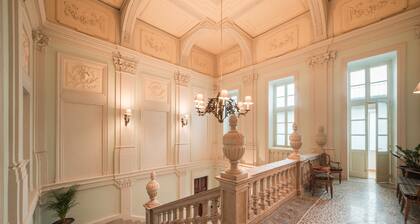 Royal Palace Luxury Suites & Hotel