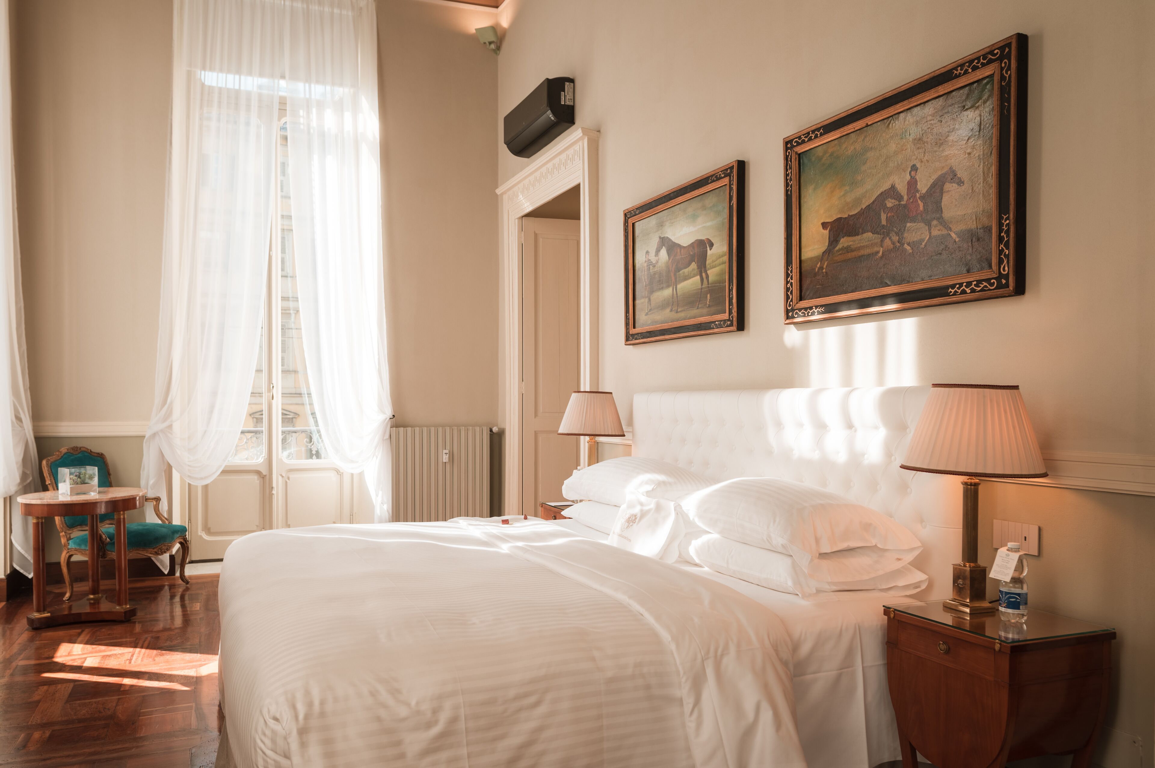 royal suite | free minibar, in-room safe, desk, laptop workspace