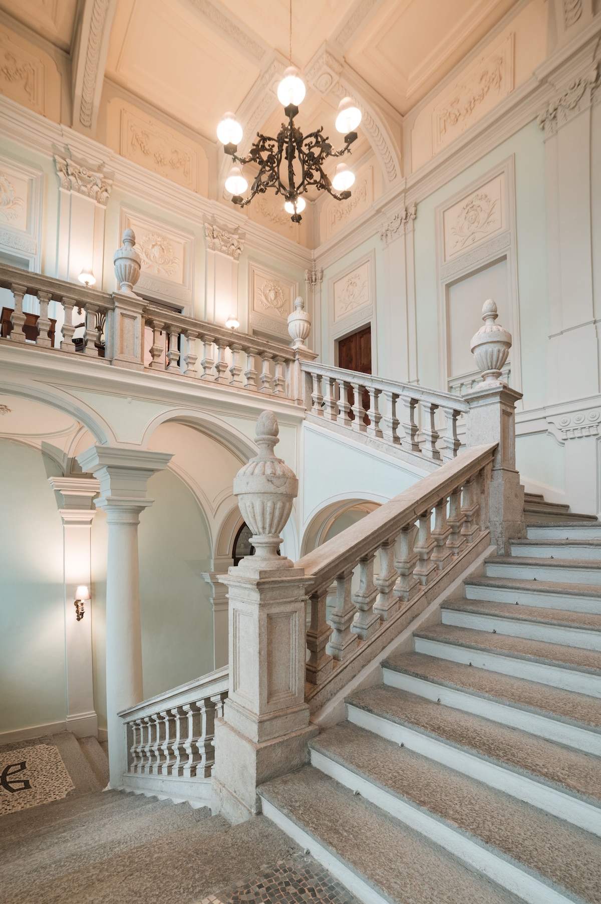 Royal Palace Luxury Suites & Hotel
