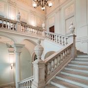 Royal Palace Luxury Suites & Hotel