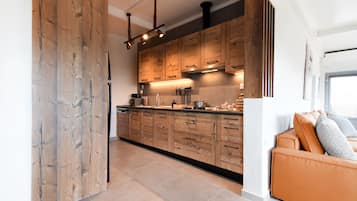 Family House, 2 Bedrooms, Non Smoking, Garden View | Dapur peribadi | Peti sejuk, pembancuh kopi/teh