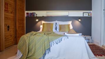 1 slaapkamer, een strijkplank/strijkijzer, wifi, beddengoed