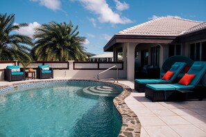 Outdoor pool, sun loungers - Villa Kenzi - Renovated (2023) - 3 Bedroom, 2 Bath Villa, POOL & FULL AC (The Valley)