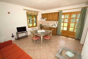 Comfort Bungalow | Living area | 34-inch LCD TV with satellite channels, TV - Holiday home Linet (Funtana)