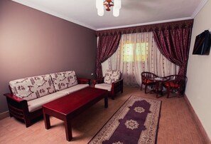 标准套房 | 迷你吧、客房内保险箱、办公桌、隔音