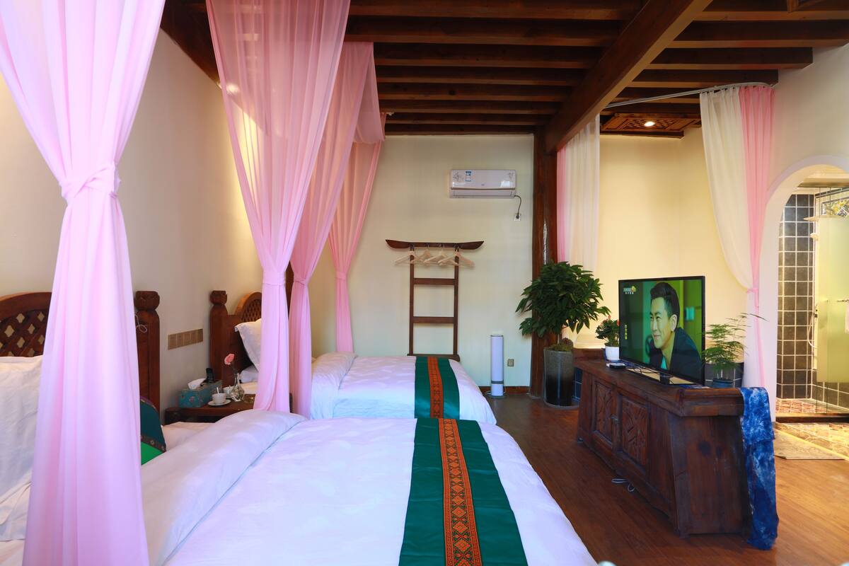 Free WiFi, bed sheets