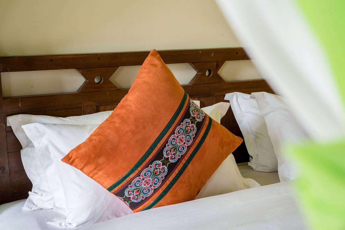 Free WiFi, bed sheets