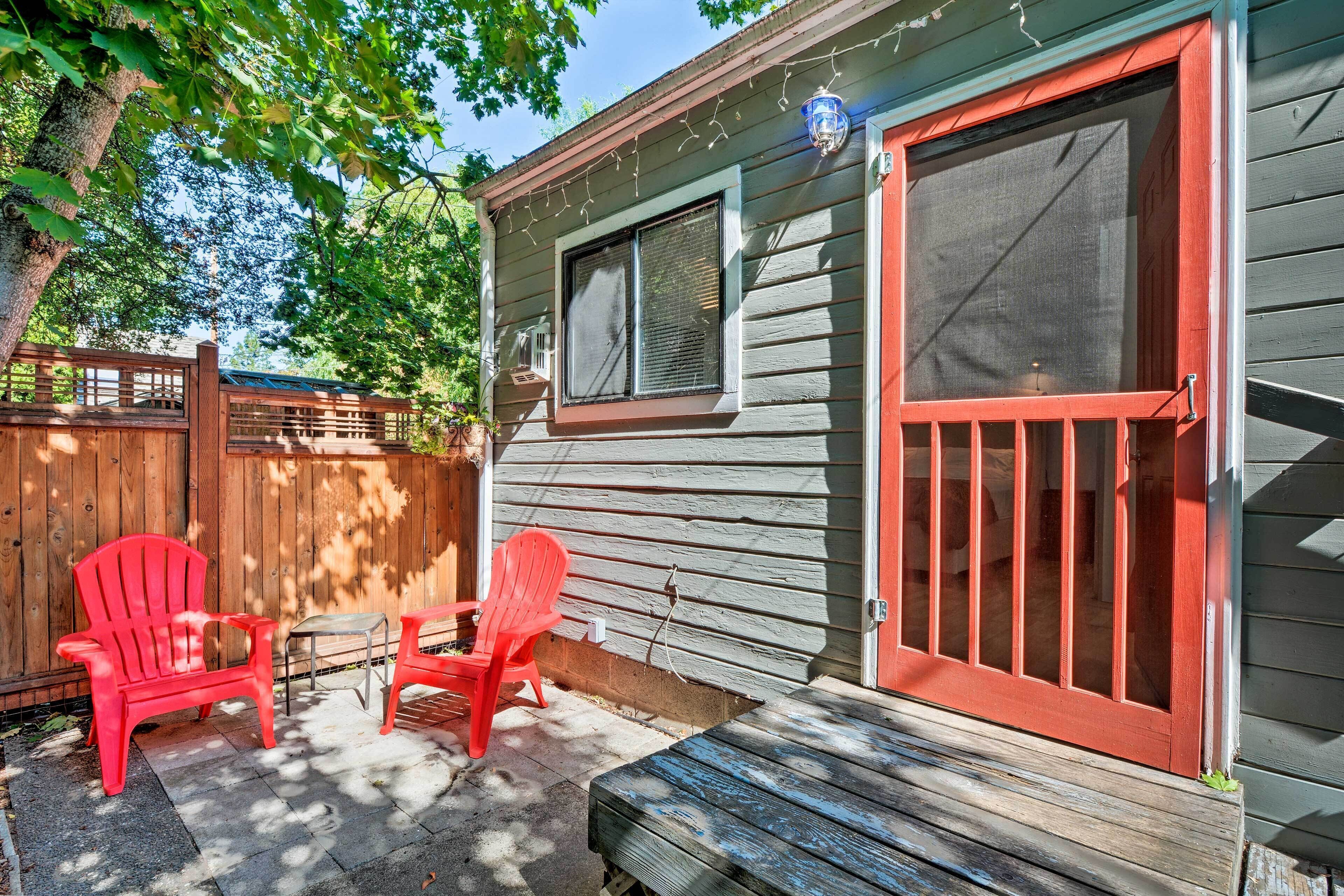 Warm & Inviting Ashland Cottage < Half-Mile to SOU