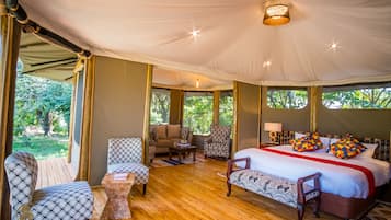 Caja de seguridad en la habitación y cortinas blackout