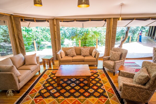 Tenda de campanya familiar | Sala d'estar | Televisor intel·ligent, Netflix i serveis de streaming