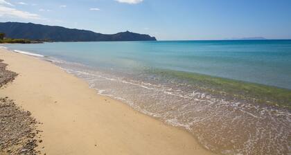 villa adosada en la playa frente a la isla eólica cerca de Milazzo: Tindari